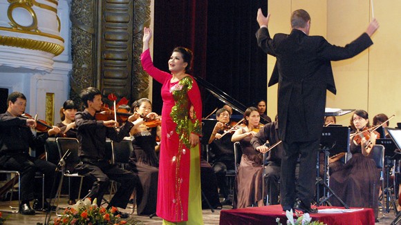 Ca sĩ opera Vành Khuyên: “Sẽ hát cho đến chết” ảnh 1 Ca sĩ opera Vành Khuyên: “Sẽ hát cho đến chết” ảnh 1