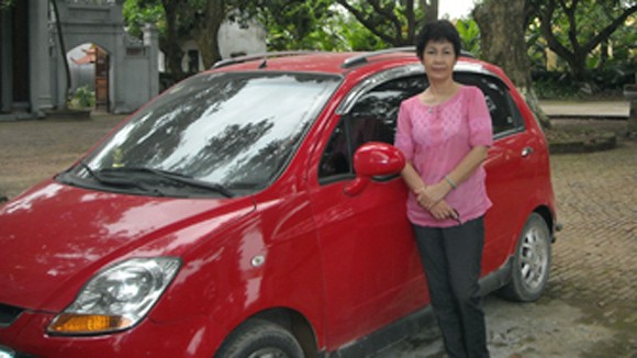 Nhà thơ, nhà biên kịch Nguyễn Thị Hồng Ngát: Tự lái xe nhà đi làm phim ảnh 1 Nhà thơ, nhà biên kịch Nguyễn Thị Hồng Ngát: Tự lái xe nhà đi làm phim ảnh 1