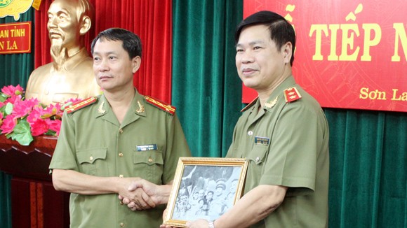 Tiếp nhận kỷ vật Công an nhân dân ảnh 1 Tiếp nhận kỷ vật Công an nhân dân ảnh 1