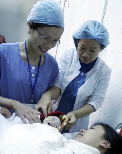 Nhờ tiêm chủng, trẻ tử vong giảm ảnh 1 Nhờ tiêm chủng, trẻ tử vong giảm ảnh 1