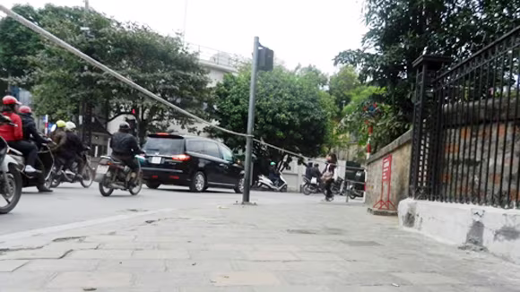 Xử lý nghiêm việc thờ tự không đúng quy định trên hè phố ảnh 1 Xử lý nghiêm việc thờ tự không đúng quy định trên hè phố ảnh 1