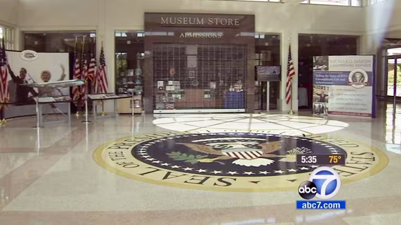 Cánh cửa vẫn khép ảnh 1 Cánh cửa vẫn khép ảnh 1