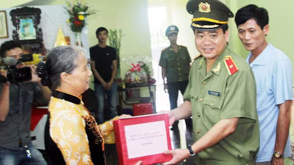 Giảm phiền hà, tạo thuận lợi tối đa phục vụ nhân dân ảnh 1