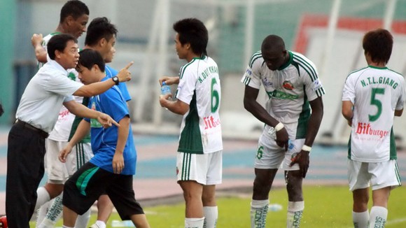 V-League láo nháo vì... tiền ảnh 1 V-League láo nháo vì... tiền ảnh 1