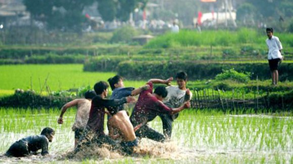 Hãi hùng với “côn đồ xóm” ảnh 1 Hãi hùng với “côn đồ xóm” ảnh 1