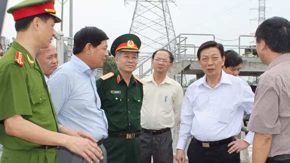 Bão số 14 chuyển hướng đổ bộ Thái Bình - Hải Phòng ảnh 1 Bão số 14 chuyển hướng đổ bộ Thái Bình - Hải Phòng ảnh 1