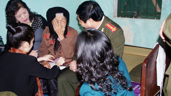 Ấm áp những tấm lòng vàng ảnh 1 Ấm áp những tấm lòng vàng ảnh 1