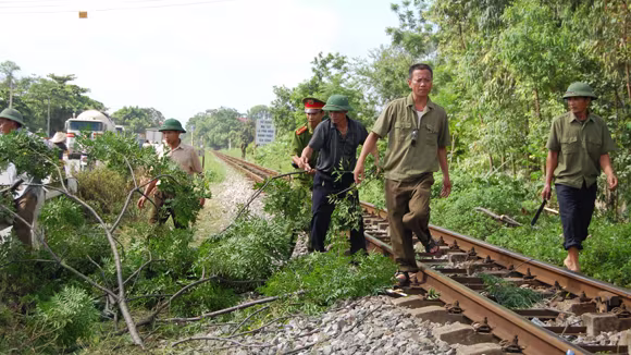 Kiên quyết giảm tai nạn, ùn tắc giao thông ảnh 1 Kiên quyết giảm tai nạn, ùn tắc giao thông ảnh 1