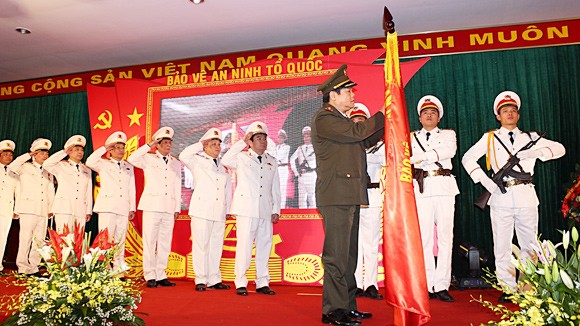 CAQ Hoàng Mai: Đón nhận Huân chương Chiến công hạng Nhì ảnh 1 CAQ Hoàng Mai: Đón nhận Huân chương Chiến công hạng Nhì ảnh 1