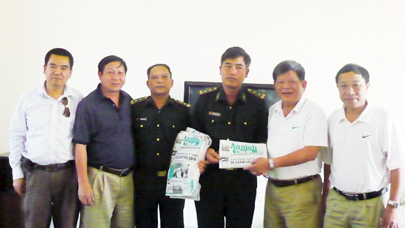 Nặng gánh nghĩa tình ảnh 1 Nặng gánh nghĩa tình ảnh 1