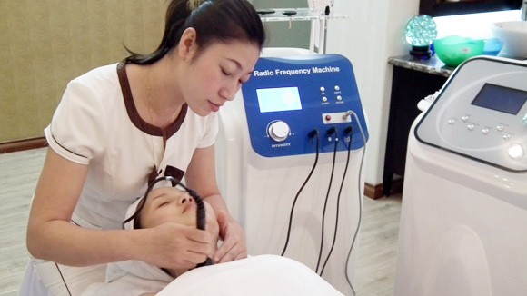 Rủ nhau “đại tu” nhan sắc ảnh 1 Rủ nhau “đại tu” nhan sắc ảnh 1