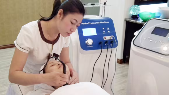 Rủ nhau “đại tu” nhan sắc ảnh 1 Rủ nhau “đại tu” nhan sắc ảnh 1