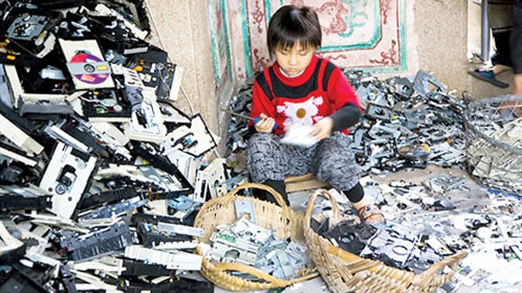 “Ngụp lặn” trong rác công nghệ ảnh 1 “Ngụp lặn” trong rác công nghệ ảnh 1