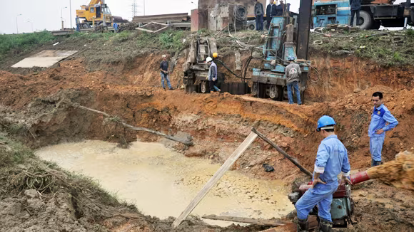 Đường ống nước sạch sông Đà: Vỡ 6 lần, chưa biết vì sao? ảnh 1 Đường ống nước sạch sông Đà: Vỡ 6 lần, chưa biết vì sao? ảnh 1