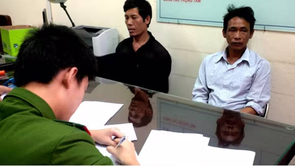 “Đánh” mạnh “cát tặc” trên sông Hồng ảnh 2 “Đánh” mạnh “cát tặc” trên sông Hồng ảnh 2