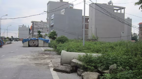 Dân khổ vì nước bẩn, điện giá cao ảnh 2 Dân khổ vì nước bẩn, điện giá cao ảnh 2