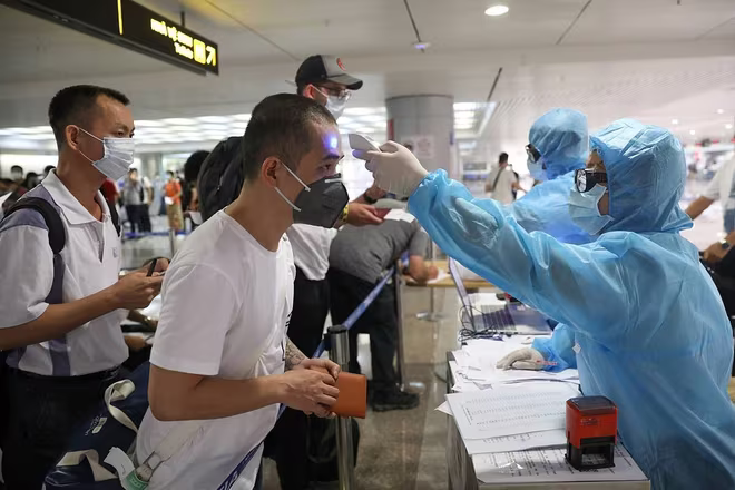 Chiến lược xét nghiệm đã đóng góp vào thành công trong khống chế dịch bệnh Covid-19 ở Việt Nam, tuy nhiên cần tổ chức xét nghiệm nhanh tại các cảng hàng không quốc tế, cửa khẩu... để đẩy nhanh quá trình sàng lọc, phát hiện ca bệnh Chiến lược xét nghiệm đã đóng góp vào thành công trong khống chế dịch bệnh Covid-19 ở Việt Nam, tuy nhiên cần tổ chức xét nghiệm nhanh tại các cảng hàng không quốc tế, cửa khẩu... để đẩy nhanh quá trình sàng lọc, phát hiện ca bệnh