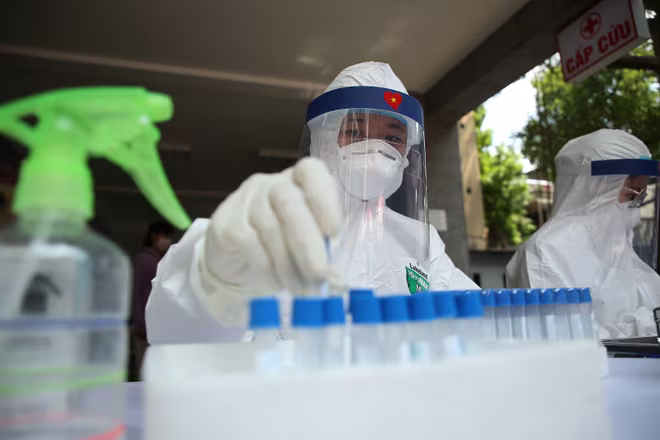 Nguy cơ lây nhiễm còn hiện hữu nếu chúng ta chủ quan lơ là trong biện pháp phòng chống dịch