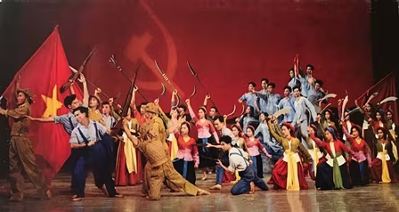 Kịch múa “Ngọn lửa Nghệ Tĩnh”, Giáo sư, Nghệ sĩ nhân dân Lê Ngọc Canh đồng tác giả, tác phẩm được Giải thưởng Hồ Chí Minh năm 2000