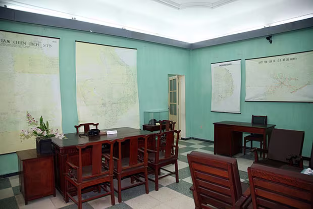 Phòng làm việc của Đại tướng Võ Nguyên Giáp tại nhà D67 Phòng làm việc của Đại tướng Võ Nguyên Giáp tại nhà D67