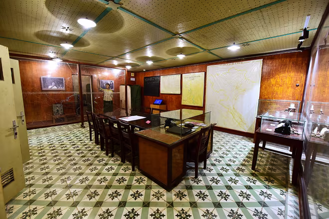 Phòng trực ban tác chiến tại hầm T1 Phòng trực ban tác chiến tại hầm T1