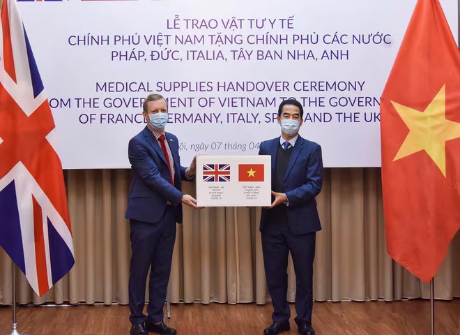 Việt Nam sàng cung cấp các vật tư, thiết bị y tế hỗ trợ các nước trong cuộc chiến chống dịch Covid-19 Việt Nam sàng cung cấp các vật tư, thiết bị y tế hỗ trợ các nước trong cuộc chiến chống dịch Covid-19