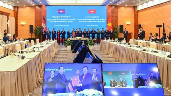 Kỳ họp lần thứ 18 Uỷ ban Hỗn hợp Việt Nam-Campuchia về Hợp tác Kinh tế, Văn hoá, Khoa học và Kỹ thuật, ngày 22-12 Kỳ họp lần thứ 18 Uỷ ban Hỗn hợp Việt Nam-Campuchia về Hợp tác Kinh tế, Văn hoá, Khoa học và Kỹ thuật, ngày 22-12