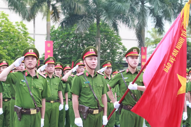 Lực lượng Công an nhân dân luôn tiên phong trong nhận diện, tuyên truyền và trực tiếp đấu tranh, xử lý với các quan điểm sai trái Lực lượng Công an nhân dân luôn tiên phong trong nhận diện, tuyên truyền và trực tiếp đấu tranh, xử lý với các quan điểm sai trái