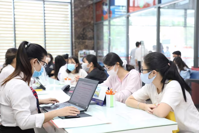 Người lao động chỉ có thể được nhận vào làm việc thông qua người sử dụng lao động (Ảnh minh họa) Người lao động chỉ có thể được nhận vào làm việc thông qua người sử dụng lao động (Ảnh minh họa)