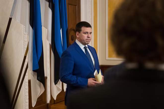 Thủ tướng Estonia từ chức dẫn đến việc một số quan chức chủ chốt của đảng từ chức theo Thủ tướng Estonia từ chức dẫn đến việc một số quan chức chủ chốt của đảng từ chức theo