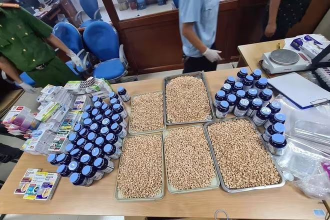 Công an Hà Nội phối hợp với lực lượng chức năng phát hiện, thu giữ 19kg ma túy cất giấu dưới dạng thuốc và thực phẩm chức năng gửi bằng đường chuyển phát nhanh
