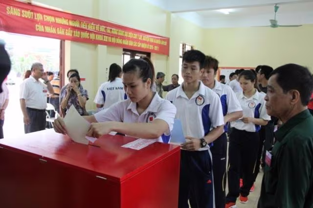 Công dân đủ 18 tuổi tính đến ngày bầu cử thì được xác định đủ tuổi đi bầu cử. Ảnh: Lam Thanh