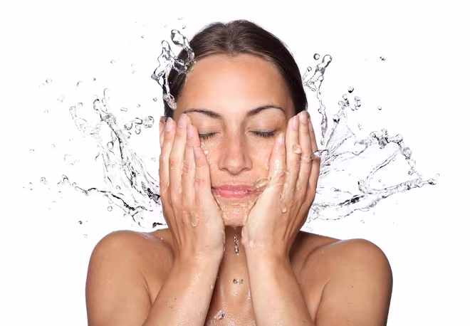Rửa mặt là bước chăm sóc da quan trọng không thể bỏ qua Rửa mặt là bước chăm sóc da quan trọng không thể bỏ qua