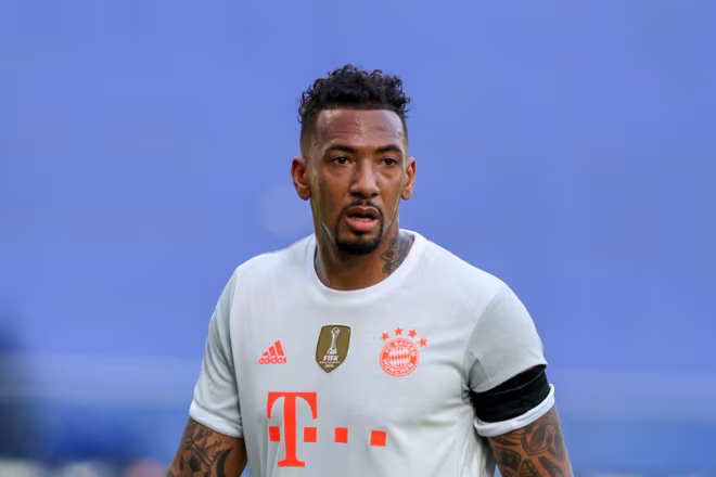 8. Jerome Boateng (Bayern Munich). Hùm xám có thể không cần đến Boateng nữa, nhưng với đẳng cấp của mình, trung vệ người Đức hoàn toàn có thể khoác áo một CLB lớn để tiếp tục làm dày thêm bộ sưu tập danh hiệu.