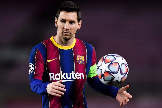1. Lionel Messi (Barca). Không còn nghi ngờ gì, đây là siêu sao “miễn phí” hấp dẫn nhất trên thị trường, bất chấp việc năm nay anh đã 34 tuổi. Tân Chủ tịch CLB Barca - Joan Laporta đang nỗ lực níu kéo Messi ở lại, nhưng khả năng siêu sao người Argentina vẫn ra đi để đến PSG hoặc Man City theo dạng tự do đang rất cao.