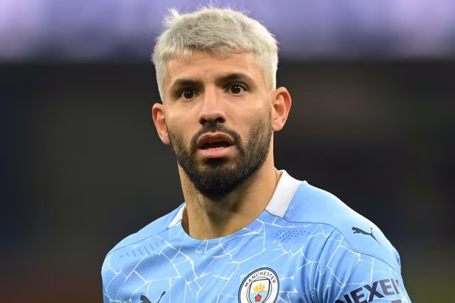 2. Sergio Aguero (Man City). Tiền đạo 33 tuổi sẽ chính thức rời Man City vào mùa hè năm nay khi hợp đồng hết hạn. Đã ở bên kia sườn dốc sự nghiệp, nhưng Kun Aguero vẫn rất giá trị trong mắt các CLB lớn nhờ đẳng cấp của mình.