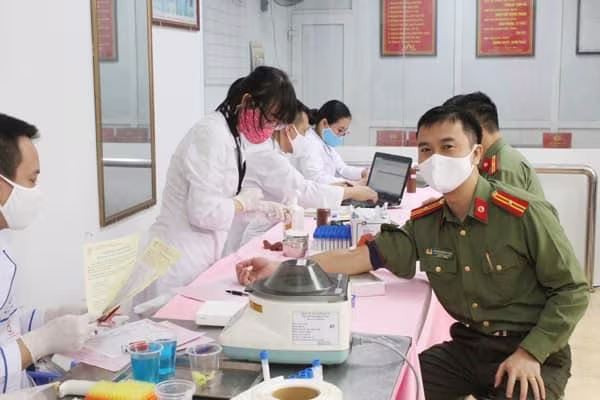 Cán bộ, chiến sỹ CATP Hà Nội tham gia hiến máu tình nguyện