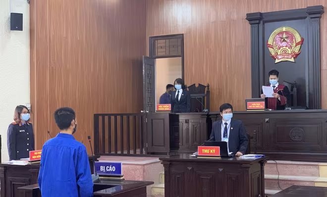 Khi bị xét xử cùng lúc về 2 tội danh thì người phạm tội không được hưởng án treo, trừ trường hợp người phạm tội là người chưa đủ 18 tuổi. Ảnh minh hoạ Khi bị xét xử cùng lúc về 2 tội danh thì người phạm tội không được hưởng án treo, trừ trường hợp người phạm tội là người chưa đủ 18 tuổi. Ảnh minh hoạ