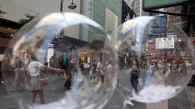 Mô hình “bong bóng du lịch” nhằm tạo hành lang đi lại an toàn không cần cách ly giữa các quốc gia tiềm ẩn nhiều thách thức cho đến khi có vaccine Covid-19 cho tất cả mọi người Mô hình “bong bóng du lịch” nhằm tạo hành lang đi lại an toàn không cần cách ly giữa các quốc gia tiềm ẩn nhiều thách thức cho đến khi có vaccine Covid-19 cho tất cả mọi người