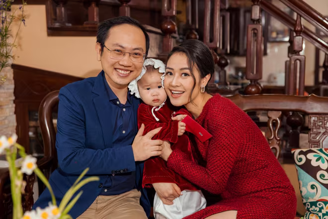 Tổ ấm nhỏ hạnh phúc của MC Phí Linh Tổ ấm nhỏ hạnh phúc của MC Phí Linh