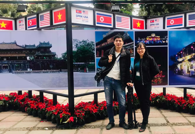 Ê-kíp Truyền hình An ninh ATV - Báo An ninh Thủ đô chụp ảnh kỷ niệm tác nghiệp tại Hội nghị Thượng đỉnh Mỹ - Triều Tiên lần 2 diễn ra tại Hà Nội