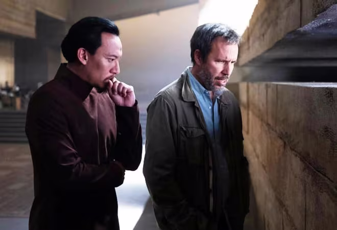 Trương Chấn và đạo diễn Denis Villeneuve khi quay phim “Dune”