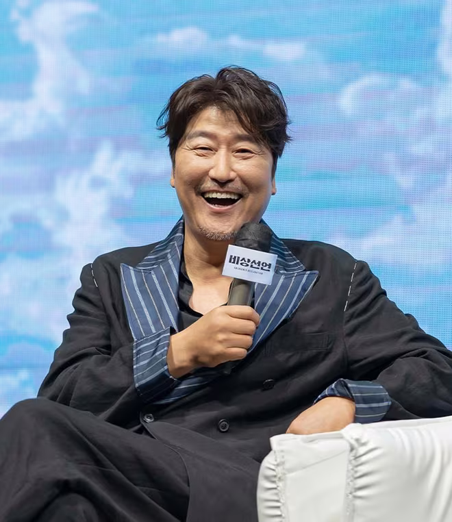 Song Kang-ho vai cảnh sát In-ho sẵn sàng hy sinh cứu người Song Kang-ho vai cảnh sát In-ho sẵn sàng hy sinh cứu người