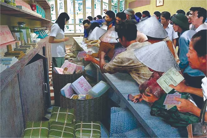 Thời bao cấp mọi thứ đểu rất thiếu thốn, mua bán thứ gì cũng phải xếp hàng theo chế độ tem phiếu Thời bao cấp mọi thứ đểu rất thiếu thốn, mua bán thứ gì cũng phải xếp hàng theo chế độ tem phiếu