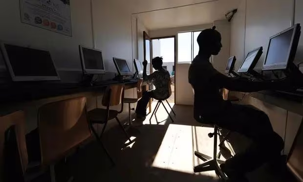 Các chuyên gia cho rằng, sự gia tăng tội phạm mạng ở châu Phi là do tốc độ sử dụng Internet tăng nhanh theo sau hậu quả của đại dịch Covid-19