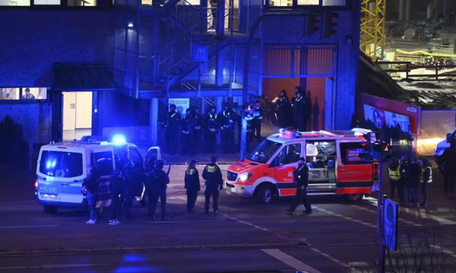 Cảnh sát triển khai ở hiện trường xả súng tại thành phố Hamburg Cảnh sát triển khai ở hiện trường xả súng tại thành phố Hamburg