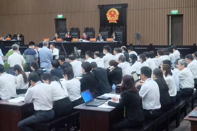 Các luật sư tham gia phiên tòa Các luật sư tham gia phiên tòa