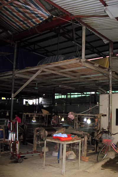 Nhà xưởng... này giống hiện trường 1 vụ cháy Tận dụng mọi diện tích, coi nhẹ lối thoát nạn Nhà xưởng... này giống hiện trường 1 vụ cháy Tận dụng mọi diện tích, coi nhẹ lối thoát nạn