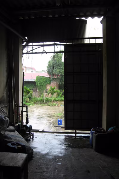 Cửa thoát nạn thường là cửa đẩy ngang Không theo hướng thoát nạn Cửa thoát nạn thường là cửa đẩy ngang Không theo hướng thoát nạn