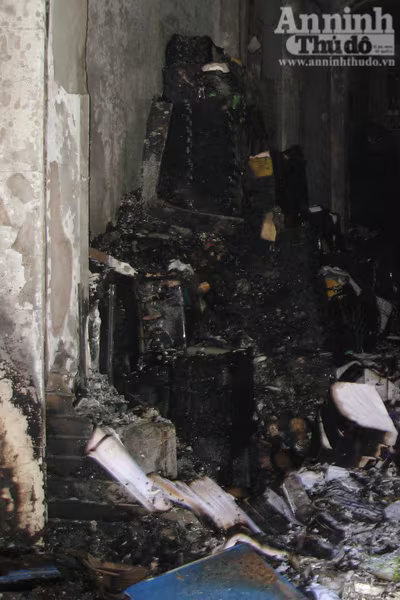 Hệ thống cửa cuốn bị lửa phá hỏng